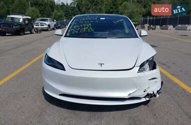 Седан Tesla Model 3 2024 в 