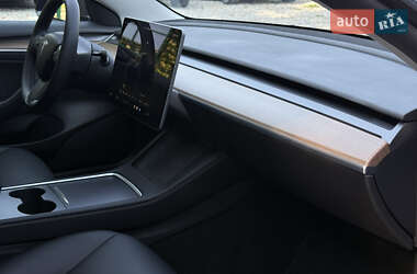Седан Tesla Model 3 2022 в 