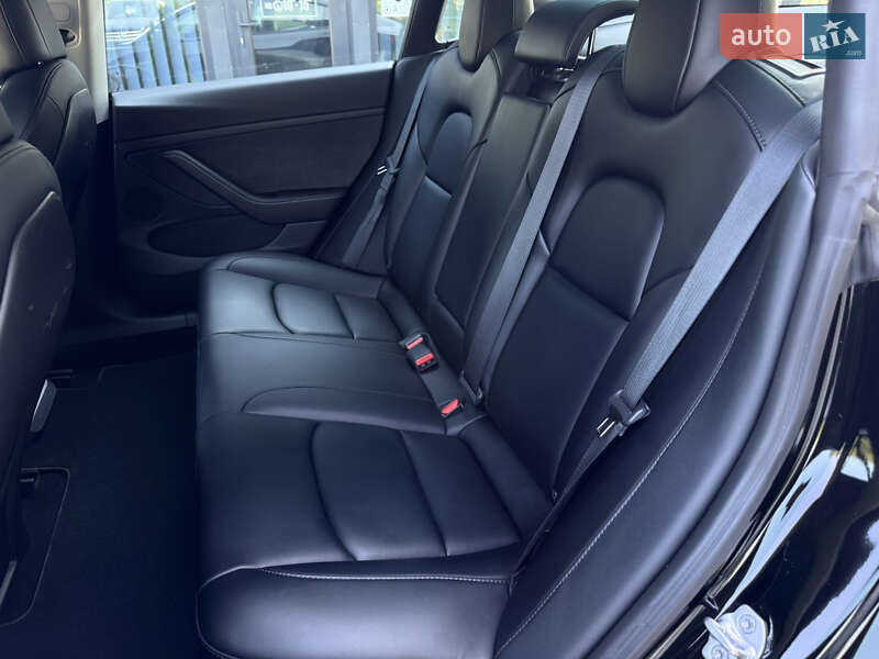 Седан Tesla Model 3 2022 в Ивано-Франковске