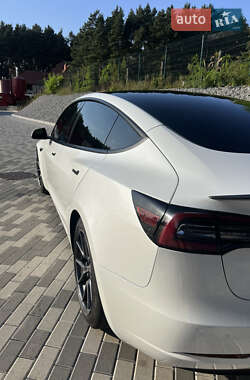 Седан Tesla Model 3 2021 в 