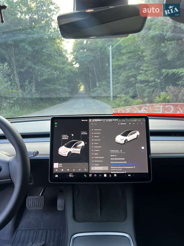 Седан Tesla Model 3 2021 в Львове