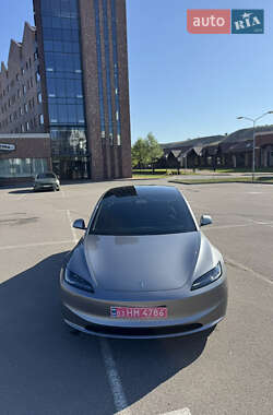 Седан Tesla Model 3 2024 в 