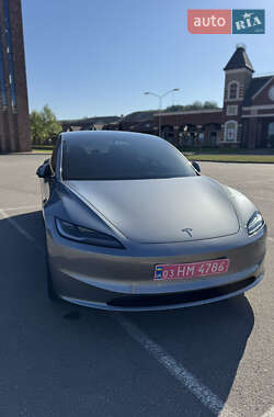 Седан Tesla Model 3 2024 в 