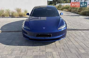 Седан Tesla Model 3 2024 в 
