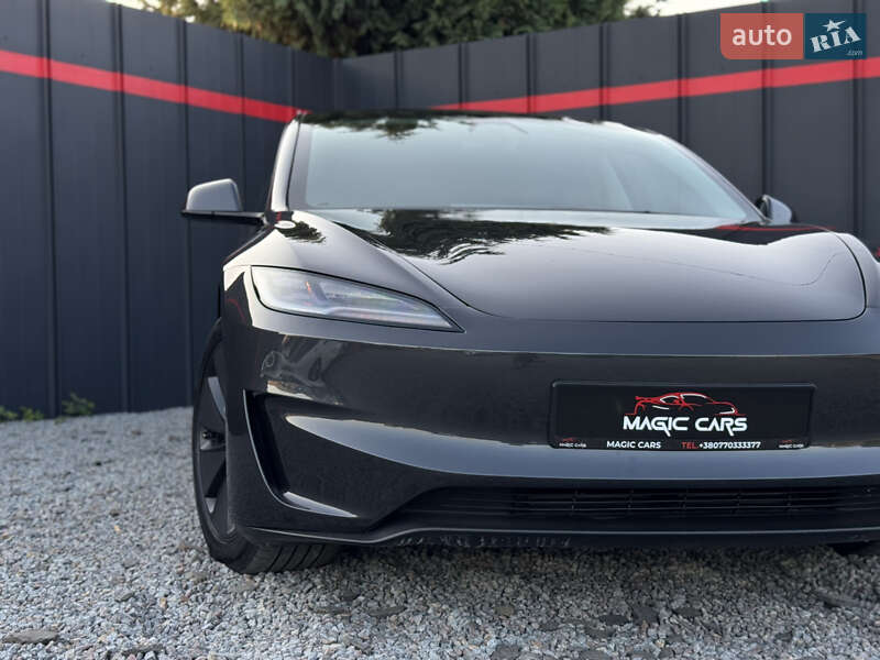 Седан Tesla Model 3 2024 в Луцке