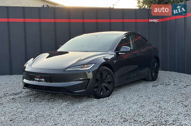 Седан Tesla Model 3 2024 в 
