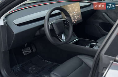 Седан Tesla Model 3 2024 в 
