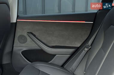 Седан Tesla Model 3 2024 в 