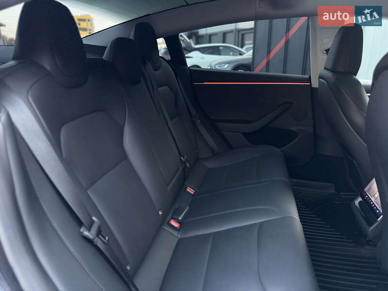 Седан Tesla Model 3 2024 в Луцке