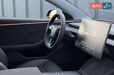 Седан Tesla Model 3 2024 в 