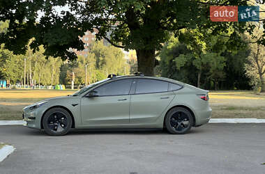 Седан Tesla Model 3 2022 в 