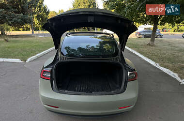 Седан Tesla Model 3 2022 в 