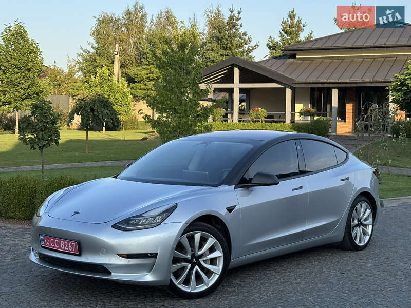 Седан Tesla Model 3 2018 в Львове