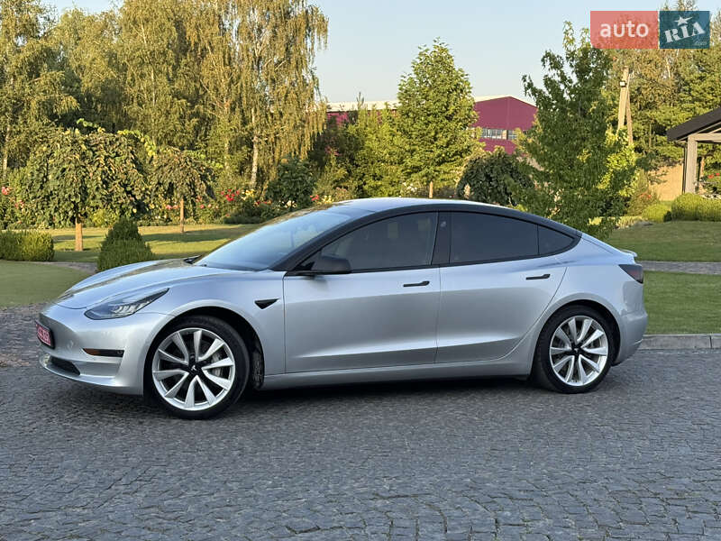 Седан Tesla Model 3 2018 в Львове