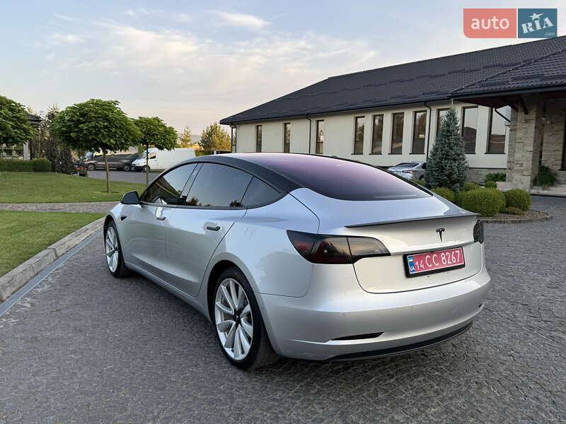 Седан Tesla Model 3 2018 в Львове