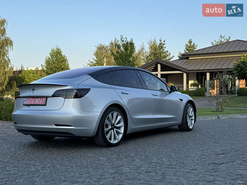 Седан Tesla Model 3 2018 в Львове