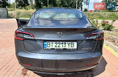 Седан Tesla Model 3 2022 в 