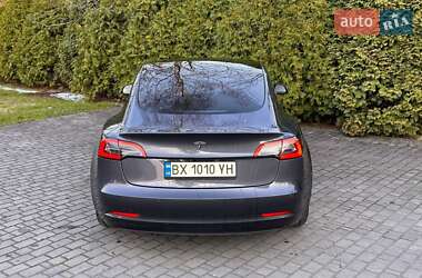 Седан Tesla Model 3 2021 в 