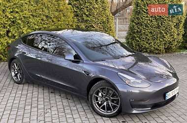 Седан Tesla Model 3 2021 в 