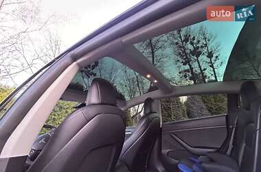 Седан Tesla Model 3 2021 в 