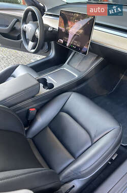 Седан Tesla Model 3 2023 в 