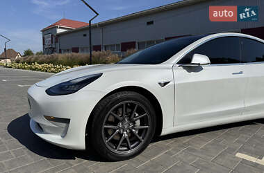 Седан Tesla Model 3 2020 в 