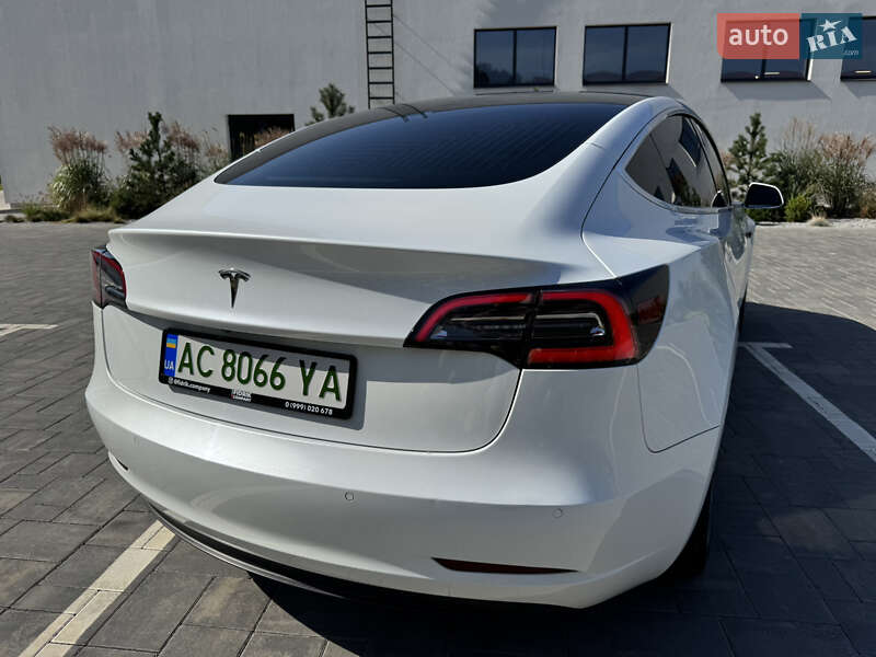 Седан Tesla Model 3 2020 в Луцке
