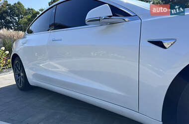 Седан Tesla Model 3 2020 в 