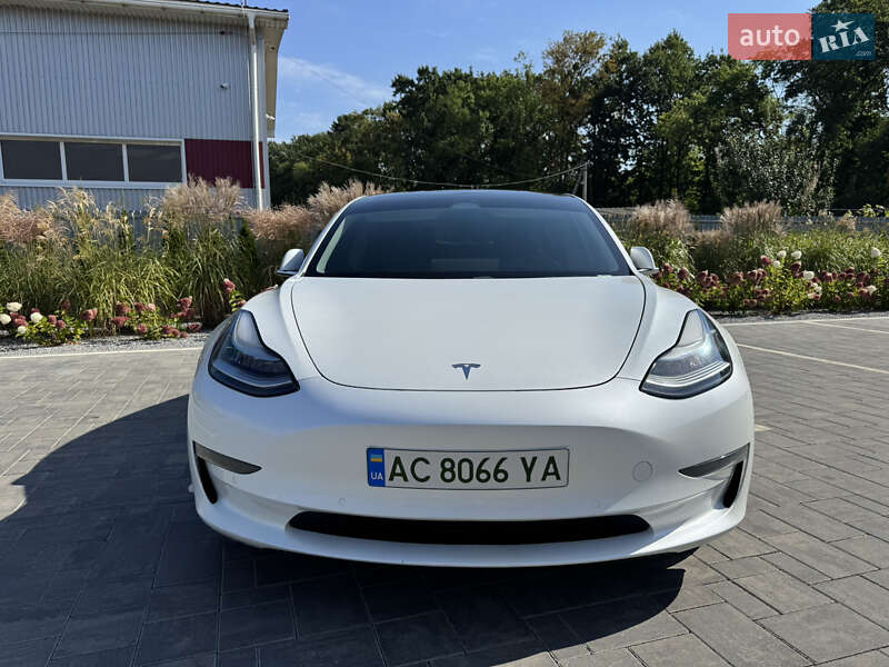 Седан Tesla Model 3 2020 в Луцке