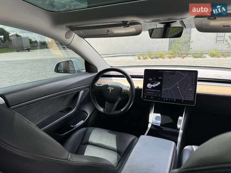 Седан Tesla Model 3 2020 в Луцке