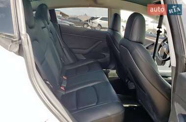 Седан Tesla Model 3 2022 в 
