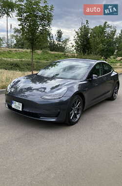 Седан Tesla Model 3 2022 в 