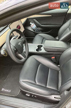 Седан Tesla Model 3 2022 в 