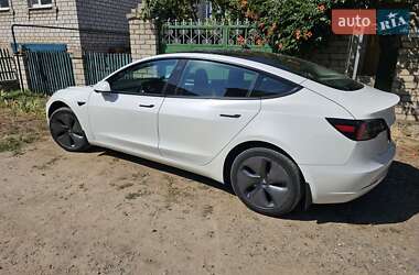 Седан Tesla Model 3 2022 в 