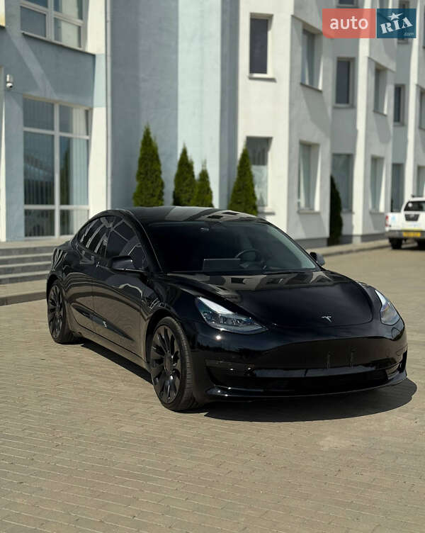 Седан Tesla Model 3 2023 в Житомирі