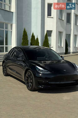 Седан Tesla Model 3 2023 в 