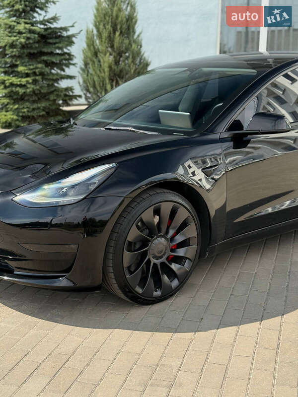 Седан Tesla Model 3 2023 в Житомирі