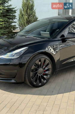 Седан Tesla Model 3 2023 в 