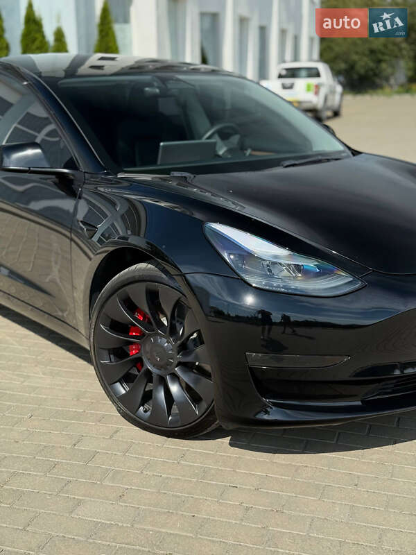 Седан Tesla Model 3 2023 в Житомирі