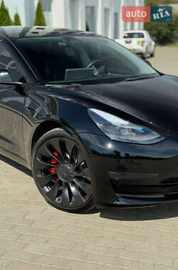 Седан Tesla Model 3 2023 в 