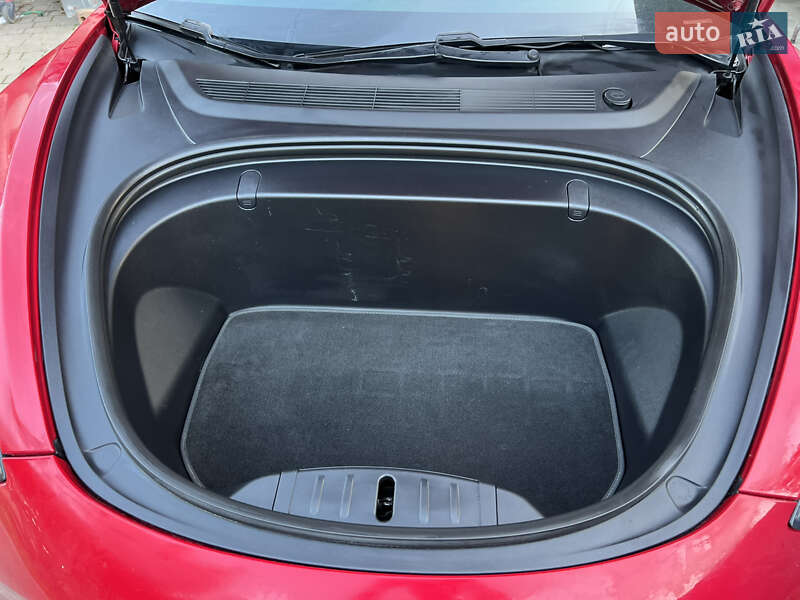 Седан Tesla Model 3 2018 в Львове