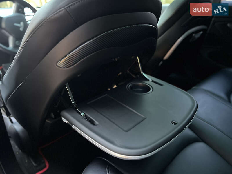 Седан Tesla Model 3 2018 в Львове