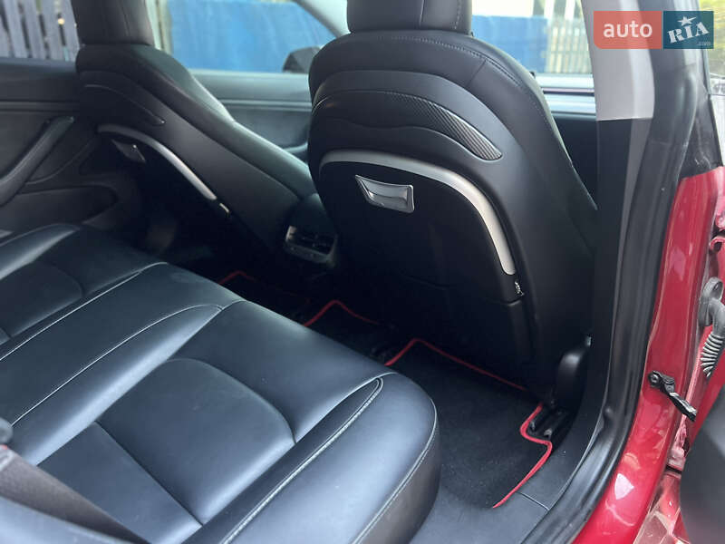 Седан Tesla Model 3 2018 в Львове