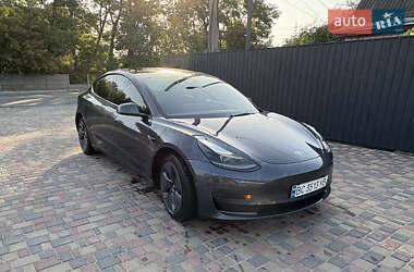 Седан Tesla Model 3 2022 в 