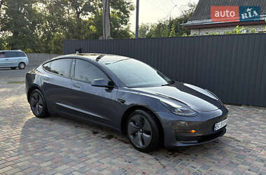 Седан Tesla Model 3 2022 в 
