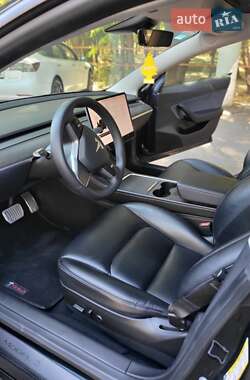 Седан Tesla Model 3 2020 в 