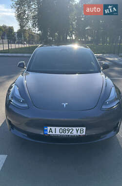 Седан Tesla Model 3 2022 в Бучі