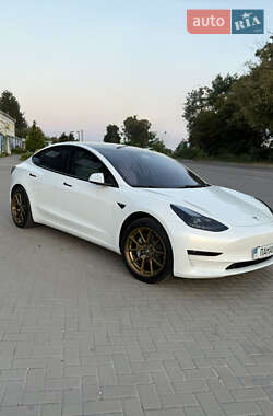 Седан Tesla Model 3 2021 в 