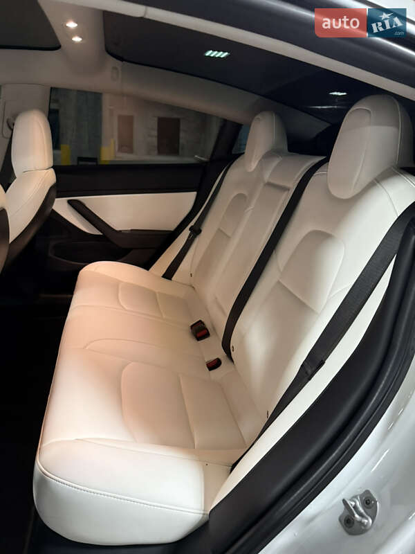 Седан Tesla Model 3 2018 в Тернополе фото 60 Седан Tesla Model 3 2018 в Тернополе