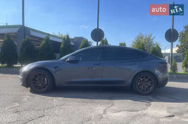Седан Tesla Model 3 2021 в 